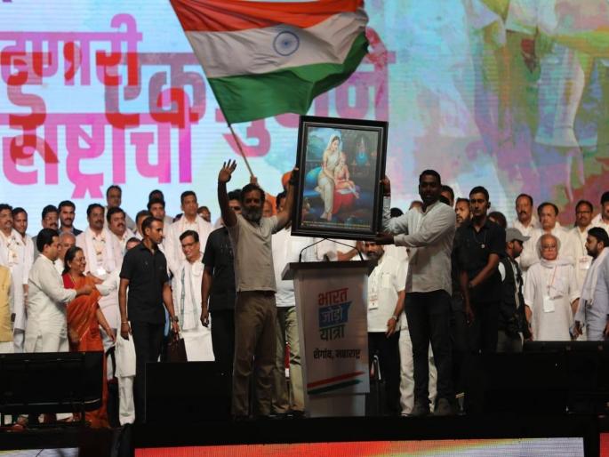 Congress MP Rahul Gandhi Targets BJP on Bharat Jodo Yatra Shegaon Public Meeting | "रस्यावर उतरून लोकांचा आवाज ऐका, मग कळेल द्वेष, हिंसा, भीती कुठे आहे?" Congress MP Rahul Gandhi Targets BJP on Bharat Jodo Yatra Shegaon Public Meeting | "रस्यावर उतरून लोकांचा आवाज ऐका, मग कळेल द्वेष, हिंसा, भीती कुठे आहे?"