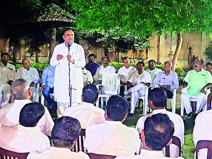 Work on the threshold of elections | निवडणुका उंबरठ्यावर असल्याने कामाला लागा Work on the threshold of elections | निवडणुका उंबरठ्यावर असल्याने कामाला लागा