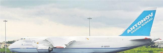 Russian airplane arrives at Nagpur | रशियाचे विमान पोहोचले नागपुरात Russian airplane arrives at Nagpur | रशियाचे विमान पोहोचले नागपुरात