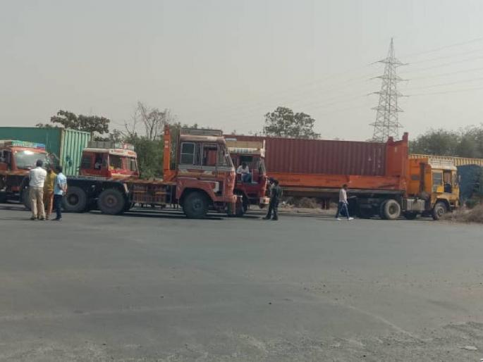 A written assurance from the Navi Mumbai Transport Service that the traffic would return to normal after 10 hours | नवी मुंबई परिवहन सेवेकडून लेखी आश्वासन, तब्बल १० तासानंतरच वाहतूक पूर्वपदावर A written assurance from the Navi Mumbai Transport Service that the traffic would return to normal after 10 hours | नवी मुंबई परिवहन सेवेकडून लेखी आश्वासन, तब्बल १० तासानंतरच वाहतूक पूर्वपदावर