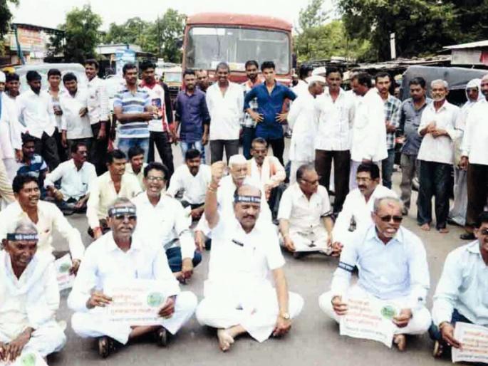 Stop the way for farmers in Kelvad | केळवद येथे शेतकर्यांचा रास्ता रोको Stop the way for farmers in Kelvad | केळवद येथे शेतकर्यांचा रास्ता रोको