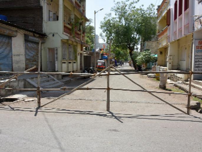 Roads to the colonies closed, harassing essential servants | कॉलन्यांचे रस्ते बंद, अत्यावश्यक सेवकांना त्रास Roads to the colonies closed, harassing essential servants | कॉलन्यांचे रस्ते बंद, अत्यावश्यक सेवकांना त्रास