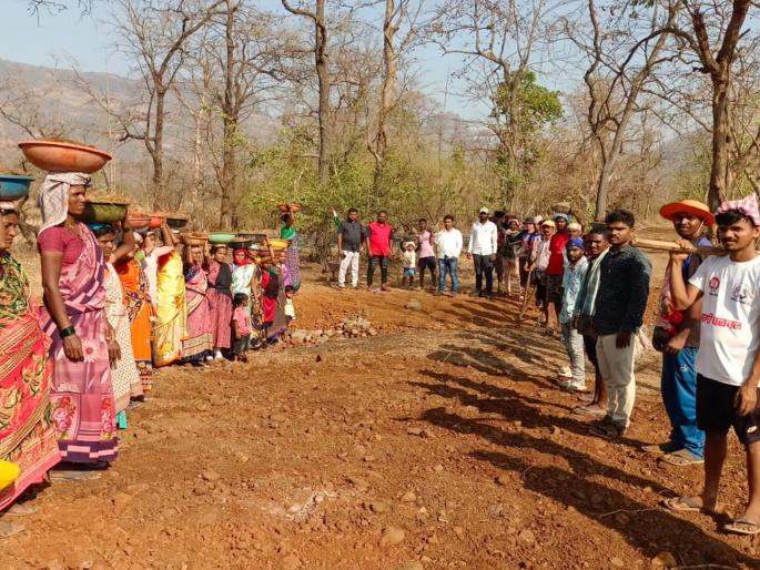 Even after the approval of the land, the roads of 15 villages of Shahapur are still on paper from the G.P.; Angry villagers! | जागेच्या मंजुरीनंतरही जि.प.कडून शहापूरच्या १५ गावांचे रस्ते कागदावरच; गांवकरी संतप्त! Even after the approval of the land, the roads of 15 villages of Shahapur are still on paper from the G.P.; Angry villagers! | जागेच्या मंजुरीनंतरही जि.प.कडून शहापूरच्या १५ गावांचे रस्ते कागदावरच; गांवकरी संतप्त!