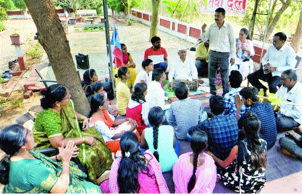 NATIONAL SERVICE FEDERAL ART OFFICE B. Patil Jugantarasthan Jagar | राष्ट्र सेवा दलाचे कलापथक लोकजागरास पुन्हा सज्ज- पी. बी. पाटील यांच्या स्फूर्तिस्थळी जागर  NATIONAL SERVICE FEDERAL ART OFFICE B. Patil Jugantarasthan Jagar | राष्ट्र सेवा दलाचे कलापथक लोकजागरास पुन्हा सज्ज- पी. बी. पाटील यांच्या स्फूर्तिस्थळी जागर