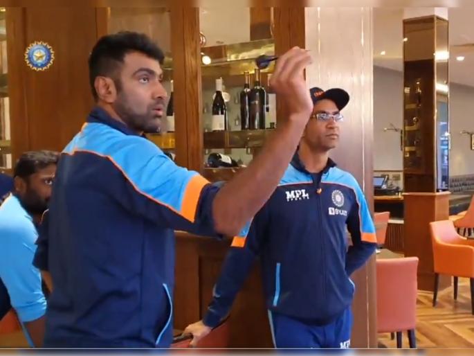 WTC final 2021 Ind vs NZ Test : When rain didn't stop play, Team India members enjoyed a game of dart, Watch Video  | WTC Final 2021 IND vs NZ : मैदानावर पावसाचा खेळ अन् दुसरीकडे टीम इंडियाच्या सदस्यांचा सुरू होता वेगळाच गेम, Video 