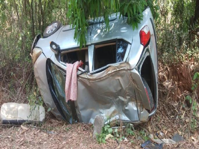 Car accident at Kumbhave in Dapoli taluka; One killed, seven injured | साखरपुड्यासाठी निघालेल्या कुटुंबावर काळाचा घाला, एक ठार; नवरदेवासह सहा जण जखमी Car accident at Kumbhave in Dapoli taluka; One killed, seven injured | साखरपुड्यासाठी निघालेल्या कुटुंबावर काळाचा घाला, एक ठार; नवरदेवासह सहा जण जखमी