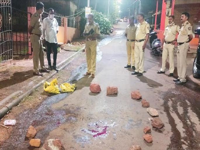 Attack on a young man in Ratnagiri with a sword row, due to an argument with a friend | रत्नागिरीत तरुणावर तलवारीने वार, मित्राशी झालेल्या वादातून हल्ला? Attack on a young man in Ratnagiri with a sword row, due to an argument with a friend | रत्नागिरीत तरुणावर तलवारीने वार, मित्राशी झालेल्या वादातून हल्ला?