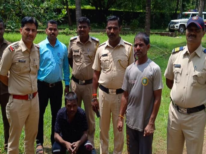 Success in saving a tourist from Pune when Ganpatipule was drowning in the sea | गणपतीपुळे समुद्रात बुडताना पुण्याच्या पर्यटकाला वाचविण्यात यश Success in saving a tourist from Pune when Ganpatipule was drowning in the sea | गणपतीपुळे समुद्रात बुडताना पुण्याच्या पर्यटकाला वाचविण्यात यश