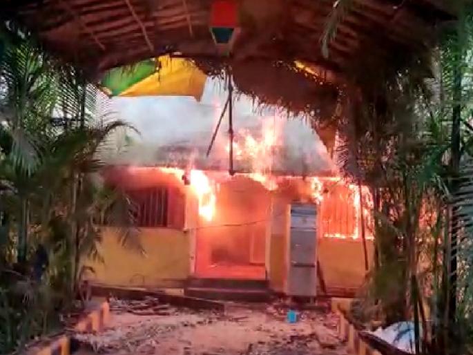 Fire at Dapoli police station, The exact cause of the fire is unclear | Dapoli police station on fire: दापोली पोलीस ठाण्याला आग; आगीचे नेमकं कारण अस्पष्ट Fire at Dapoli police station, The exact cause of the fire is unclear | Dapoli police station on fire: दापोली पोलीस ठाण्याला आग; आगीचे नेमकं कारण अस्पष्ट