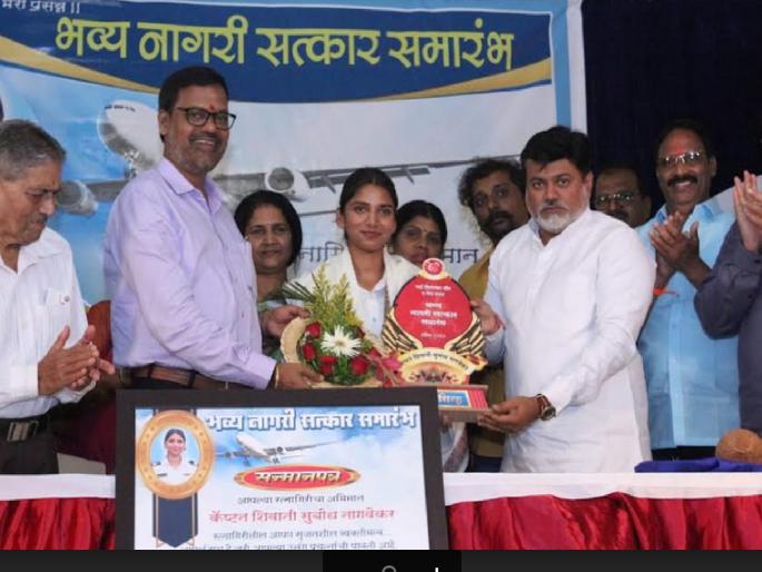 When the Ratnagiri-Mumbai flight started, Shivani Nagvekar would be the captain of the aircraft says Uday Samant | रत्नागिरी-मुंबई विमानसेवेची कॅप्टन शिवानी असेल - उदय सामंत When the Ratnagiri-Mumbai flight started, Shivani Nagvekar would be the captain of the aircraft says Uday Samant | रत्नागिरी-मुंबई विमानसेवेची कॅप्टन शिवानी असेल - उदय सामंत