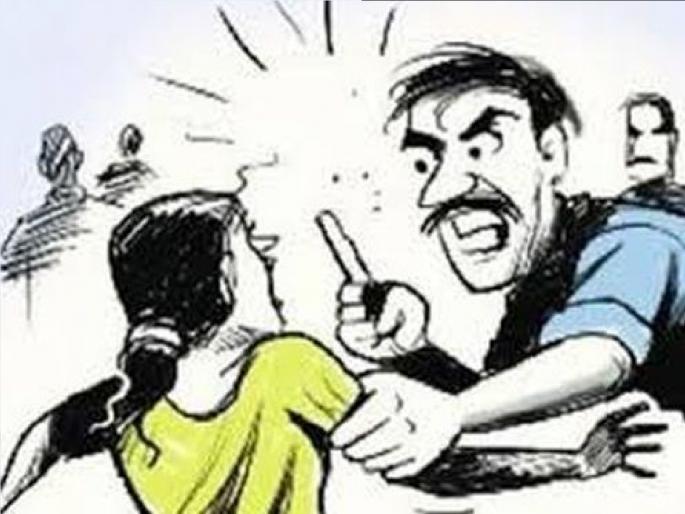 a woman was beaten up as a child abductor In Ratnagiri | रत्नागिरी: मुले पळविणारी समजून महिलेला केली मारहाण, पोलिसांनी नागरिकांना केलं आवाहन a woman was beaten up as a child abductor In Ratnagiri | रत्नागिरी: मुले पळविणारी समजून महिलेला केली मारहाण, पोलिसांनी नागरिकांना केलं आवाहन