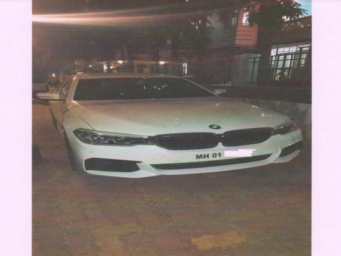 ... so 'she' used Ratan Tata's car number, broke the traffic rules; The lesson taught by the police | ...म्हणून 'ती' रतन टाटांच्या कारचा नंबर वापरायची, नियम मोडायची; पोलिसानी शिकवला धडा ... so 'she' used Ratan Tata's car number, broke the traffic rules; The lesson taught by the police | ...म्हणून 'ती' रतन टाटांच्या कारचा नंबर वापरायची, नियम मोडायची; पोलिसानी शिकवला धडा