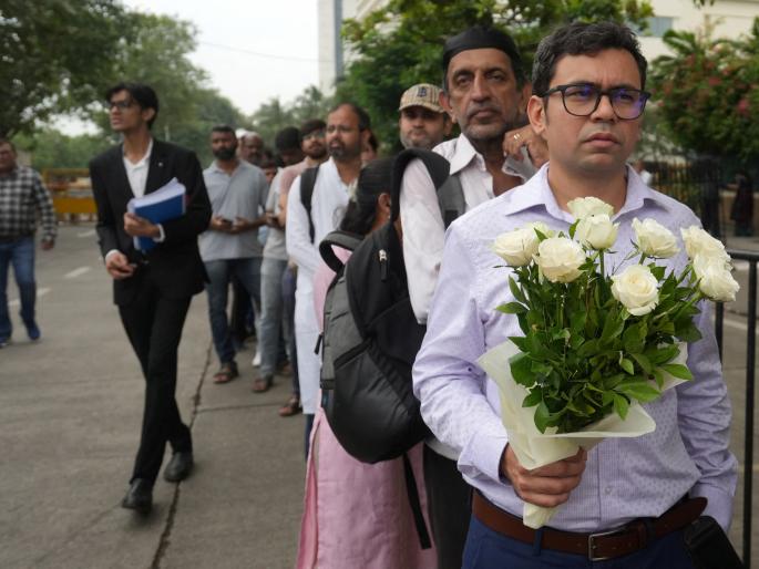 ratan tata sad demise last sight tears | अखेरचे दर्शन, अश्रू अनावर ratan tata sad demise last sight tears | अखेरचे दर्शन, अश्रू अनावर