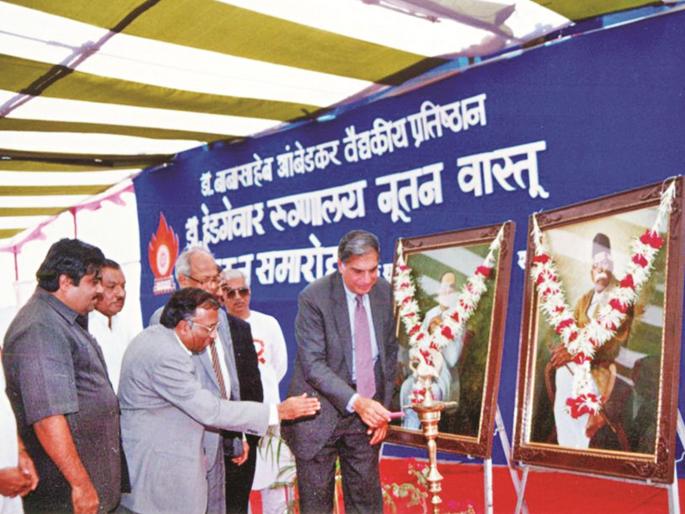 ‘The bag should be handled by oneself’; The entrepreneur requested and Ratan Tata exclaimed… | ‘खुद की बॅग खुदने संभालनी चाहिए’; उद्योजकाने विनंती केली अन् रतन टाटा उद्गारले... ‘The bag should be handled by oneself’; The entrepreneur requested and Ratan Tata exclaimed… | ‘खुद की बॅग खुदने संभालनी चाहिए’; उद्योजकाने विनंती केली अन् रतन टाटा उद्गारले...