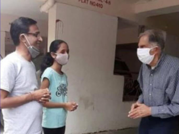 ratan tata makes a visit Pune to meet his ex employee who is ailing | देवमाणूस! आजारी कर्मचाऱ्याला भेटायला मुंबईहून पुण्याला गेले रतन टाटा; फोटो व्हायरल