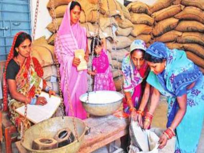Free grain distribution of PM's poor welfare scheme started in Pune district | पुणे जिल्ह्यात प्रधानमंत्री गरीब कल्याण योजने अंतर्गत मोफत धान्य वाटप सुरू Free grain distribution of PM's poor welfare scheme started in Pune district | पुणे जिल्ह्यात प्रधानमंत्री गरीब कल्याण योजने अंतर्गत मोफत धान्य वाटप सुरू