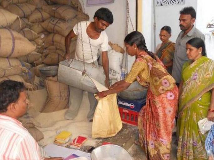 Promised to give free foodgrains to 8 crore citizens of the country, actually gave only 2 crore | देशातील 8 कोटी नागरिकांना मोफत धान्य देण्याचं वचन, प्रत्यक्षात 2 कोटींनाच दिलं Promised to give free foodgrains to 8 crore citizens of the country, actually gave only 2 crore | देशातील 8 कोटी नागरिकांना मोफत धान्य देण्याचं वचन, प्रत्यक्षात 2 कोटींनाच दिलं