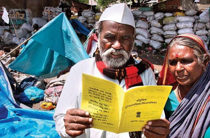 Original beneficiary deprived of grain | मूळ लाभार्थी धान्यापासून वंचित