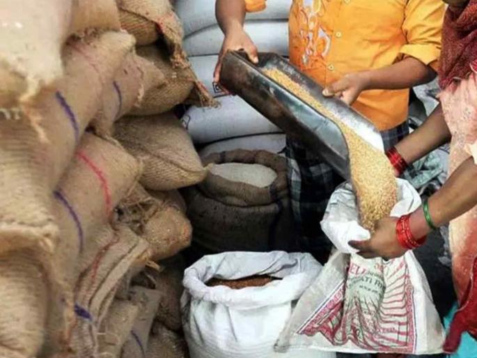 Cheap food grains will be discontinued for 30 percent of families in the state | राज्यातील ३० टक्के कुटुंबांचे स्वस्त धान्य बंद होणार! ठाणे, भंडारा पुढे, पुणेकरांचा ठेंगा Cheap food grains will be discontinued for 30 percent of families in the state | राज्यातील ३० टक्के कुटुंबांचे स्वस्त धान्य बंद होणार! ठाणे, भंडारा पुढे, पुणेकरांचा ठेंगा