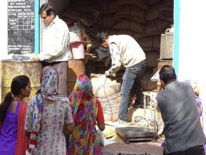 Now pay the phone, electricity and water bill at the ration shop itself | आता रेशन दुकानातच भरा फोन, वीज अन् पाणी बिल...! Now pay the phone, electricity and water bill at the ration shop itself | आता रेशन दुकानातच भरा फोन, वीज अन् पाणी बिल...!