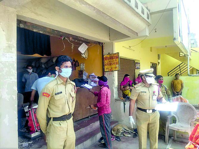 Don't judge us as a thief? : Feelings of ration shopkeepers | आम्हाला चोर ठरवू नका? : रेशन दुकानदारांची भावना Don't judge us as a thief? : Feelings of ration shopkeepers | आम्हाला चोर ठरवू नका? : रेशन दुकानदारांची भावना