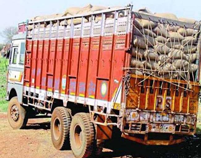 Ration rice from Sangli for sale in Kolhapur | सांगलीतील रेशनचा तांदूळ विक्रीसाठी कोल्हापुरात Ration rice from Sangli for sale in Kolhapur | सांगलीतील रेशनचा तांदूळ विक्रीसाठी कोल्हापुरात