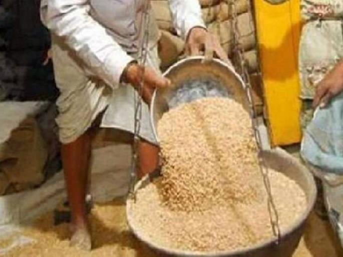 Black market of ration exposed in Nagpur, 18 tons of wheat and rice seized | नागपुरात रेशनिंगचा काळाबाजार उघडकीस, १८ टन गहू-तांदूळ जप्त Black market of ration exposed in Nagpur, 18 tons of wheat and rice seized | नागपुरात रेशनिंगचा काळाबाजार उघडकीस, १८ टन गहू-तांदूळ जप्त