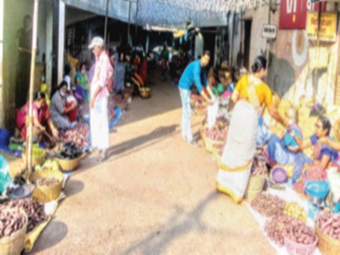The sweet potato market flourished in Murud, but not the consumers | मुरुडमध्ये रताळ्यांचा बाजार फुलला, पण ग्राहकच नाहीत The sweet potato market flourished in Murud, but not the consumers | मुरुडमध्ये रताळ्यांचा बाजार फुलला, पण ग्राहकच नाहीत