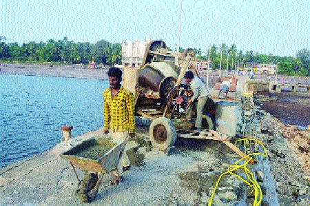 Mandhira's beauty filled with the beauty of Ratnagiri: Maritime Board: The work of beautification soon is complete | रत्नागिरीच्या पर्यटनात मांडवीच्या सौंदर्याची भर- मेरीटाईम बोर्ड : सुशोभिकरणाचे काम लवकरच पूर्णत्त्वाकडे  Mandhira's beauty filled with the beauty of Ratnagiri: Maritime Board: The work of beautification soon is complete | रत्नागिरीच्या पर्यटनात मांडवीच्या सौंदर्याची भर- मेरीटाईम बोर्ड : सुशोभिकरणाचे काम लवकरच पूर्णत्त्वाकडे