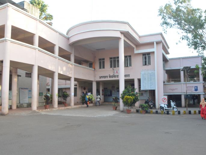 CoronaVirus: Migrants in the accident department of the district government hospital | CoronaVirus :जिल्हा शासकीय रूग्णालयातील अपघात विभाग स्थलांतरित CoronaVirus: Migrants in the accident department of the district government hospital | CoronaVirus :जिल्हा शासकीय रूग्णालयातील अपघात विभाग स्थलांतरित