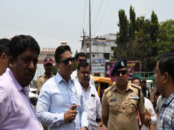 Removal of soil piles on the side of the highway: instructions given by the District Collector of Ratnagiri | महामार्गाच्या बाजूला असणारे मातीचे ढिगारे हटवावेत : रत्नागिरीच्या जिल्हाधिकाऱ्यांनी केल्या सूचना Removal of soil piles on the side of the highway: instructions given by the District Collector of Ratnagiri | महामार्गाच्या बाजूला असणारे मातीचे ढिगारे हटवावेत : रत्नागिरीच्या जिल्हाधिकाऱ्यांनी केल्या सूचना