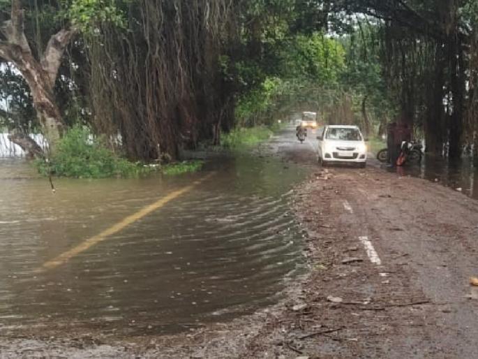 Panchgange water level rise, water on Kolhapur-Ratnagiri road | पंचगंगेच्या पाणी पातळीत वाढ; कोल्हापूर-रत्नागिरी मार्गावर आलं पाणी, मार्ग बंद होण्याची शक्यता Panchgange water level rise, water on Kolhapur-Ratnagiri road | पंचगंगेच्या पाणी पातळीत वाढ; कोल्हापूर-रत्नागिरी मार्गावर आलं पाणी, मार्ग बंद होण्याची शक्यता
