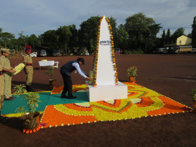 Tribute to Ratnagiri by police martyr | पोलीस हुतात्मा दिनी रत्नागिरीत श्रद्धांजली Tribute to Ratnagiri by police martyr | पोलीस हुतात्मा दिनी रत्नागिरीत श्रद्धांजली