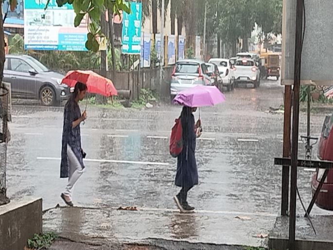 Rain started again in Ratnagiri from morning | दिलासा! पावसाच्या सरींनी रत्नागिरीकर चिंब, येत्या तीन दिवसात जोरदार पाऊस पडण्याची शक्यता Rain started again in Ratnagiri from morning | दिलासा! पावसाच्या सरींनी रत्नागिरीकर चिंब, येत्या तीन दिवसात जोरदार पाऊस पडण्याची शक्यता