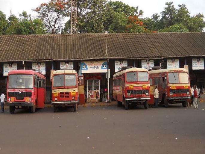Employees insist on strike despite pressure from administration in ratnagiri | ST Strike : प्रशासनाचा दबाव झुगारून संपावर कर्मचारी ठाम Employees insist on strike despite pressure from administration in ratnagiri | ST Strike : प्रशासनाचा दबाव झुगारून संपावर कर्मचारी ठाम