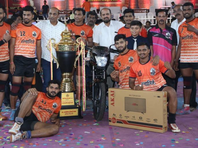State level Kabaddi: by defeating Mumbai Ratnagiri won tittle ; Rohan Gamre is man of the series | राज्यस्तरीय कबड्डी : रत्नागिरीनेच मुंबई जिंकली;  रोहन गमरे ठरला मालिकावीर State level Kabaddi: by defeating Mumbai Ratnagiri won tittle ; Rohan Gamre is man of the series | राज्यस्तरीय कबड्डी : रत्नागिरीनेच मुंबई जिंकली;  रोहन गमरे ठरला मालिकावीर