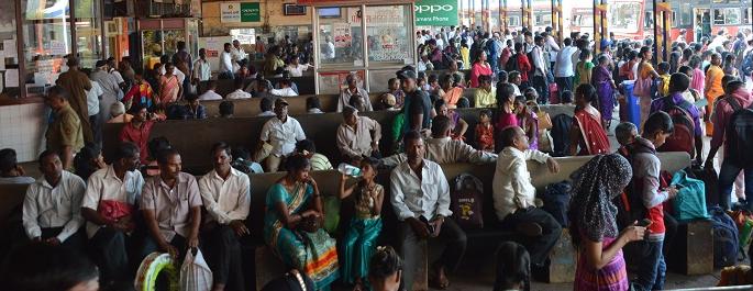 Bus services in Ratnagiri disrupted due to the deteriorating situation | डिझेलटंचाईमुळे रत्नागिरीत बससेवा विस्कळीत