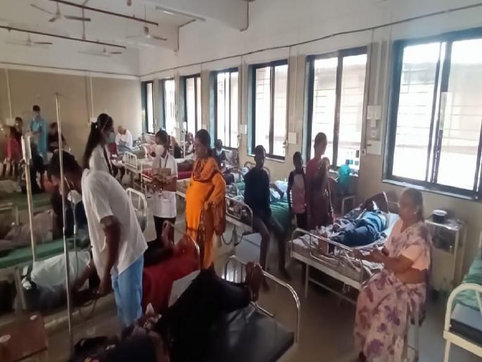 Increase in number of patients due to viral diseases, Ratnagiri district hospital will not get beds for patients | व्हायरल आजारांमुळे रूग्णसंख्येत वाढ, रत्नागिरी जिल्हा रूग्णालयात रुग्णांना बेड मिळेनात Increase in number of patients due to viral diseases, Ratnagiri district hospital will not get beds for patients | व्हायरल आजारांमुळे रूग्णसंख्येत वाढ, रत्नागिरी जिल्हा रूग्णालयात रुग्णांना बेड मिळेनात