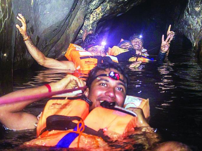 Ratnagiri: Maharashtra's first natural cave open for tourists, stubborn mountaineering efforts | रत्नागिरी : पर्यटकांसाठी महाराष्ट्रातील पहिलीच नैसर्गिक गुहा खुली, जिद्दी माऊंटेनिअरिंगचे प्रयत्न