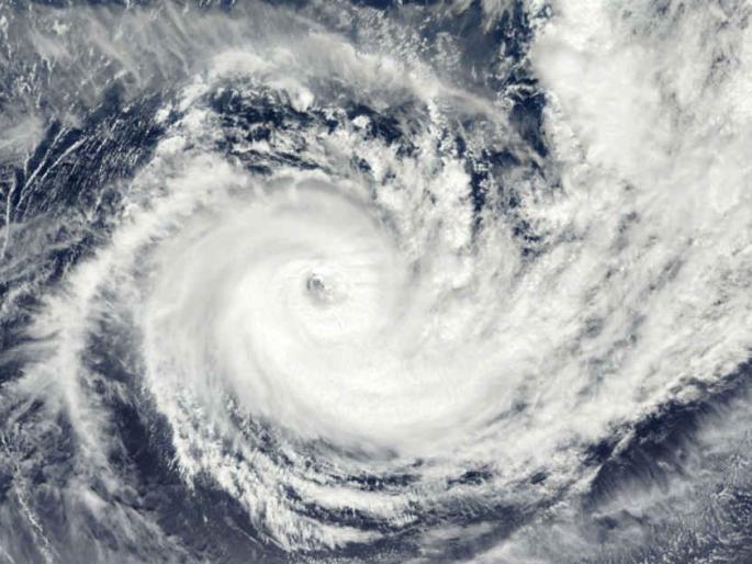 A curfew will be imposed in the district tomorrow on the backdrop of the cyclone | चक्रीवादळाच्या पार्श्वभूमीवर जिल्ह्यात उद्या संचारबंदी A curfew will be imposed in the district tomorrow on the backdrop of the cyclone | चक्रीवादळाच्या पार्श्वभूमीवर जिल्ह्यात उद्या संचारबंदी