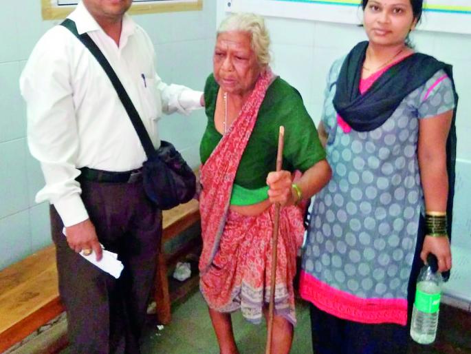 Ratnagiri: To her family, Maher had sent her to Azmi, who was there for her surgery | रत्नागिरी : माहेरने आज्जीला पोहोचवले तिच्या परिवारापर्यंत, शस्त्रक्रियेसाठी आली होती वृध्दा