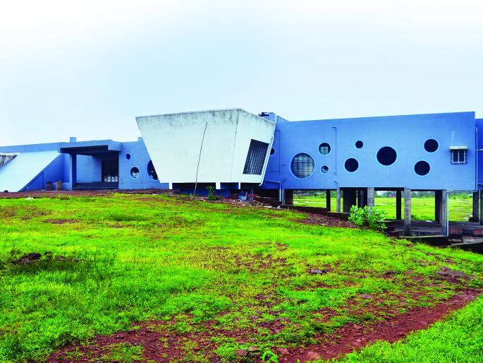 Ratnagiri sports complexes work due to lack of funds, tired due to insufficient employees | निधीअभावी रत्नागिरीतील क्रीडा संकुलाचे काम रखडले, अपुऱ्या कर्मचाऱ्यांमुळे ओढाताण Ratnagiri sports complexes work due to lack of funds, tired due to insufficient employees | निधीअभावी रत्नागिरीतील क्रीडा संकुलाचे काम रखडले, अपुऱ्या कर्मचाऱ्यांमुळे ओढाताण