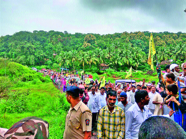 Ratnagiri: Prohibition of refinery project in Rajapur Sabha | रत्नागिरी : रिफायनरी प्रकल्प लादल्याचा राजापूरच्या आमसभेत निषेध Ratnagiri: Prohibition of refinery project in Rajapur Sabha | रत्नागिरी : रिफायनरी प्रकल्प लादल्याचा राजापूरच्या आमसभेत निषेध