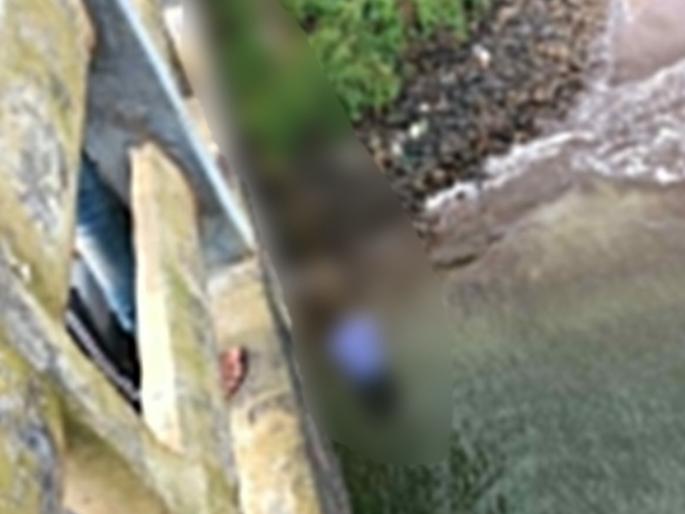Ratnagiri man suicide on bride police investigating | रत्नागिरी : .... अखेर त्याने पुलावरच गळफास घेत संपवली जीवनयात्रा Ratnagiri man suicide on bride police investigating | रत्नागिरी : .... अखेर त्याने पुलावरच गळफास घेत संपवली जीवनयात्रा