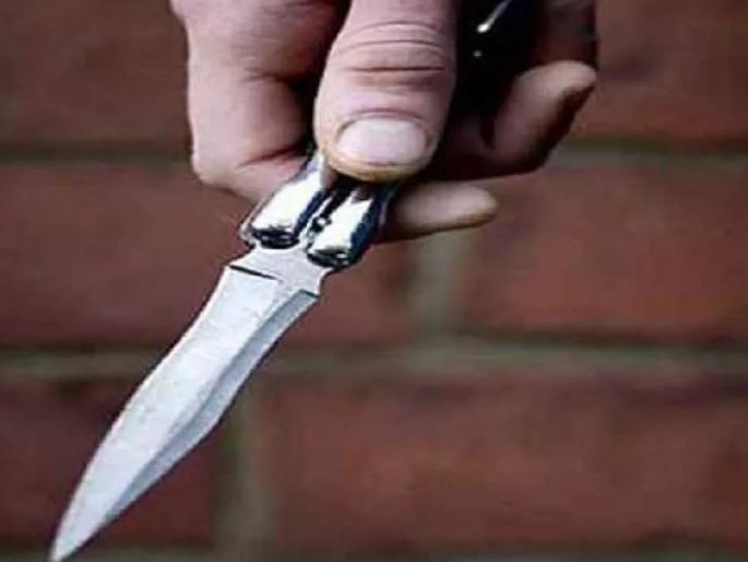 Knife attack over petty reason in ratnagiri, one injured | रत्नागिरीत क्षुल्लक कारणावरून एकावर चाकूने हल्ला, एक जखमी Knife attack over petty reason in ratnagiri, one injured | रत्नागिरीत क्षुल्लक कारणावरून एकावर चाकूने हल्ला, एक जखमी