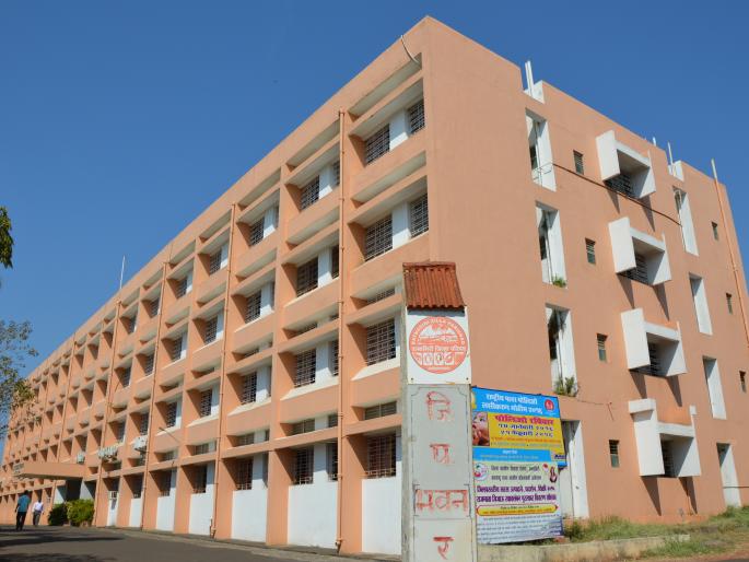 Ratnagiri: Embarrassed contractual teachers' tired of tiredness, chaos in Zilla Parishad meeting | रत्नागिरी : रुग्णवाहिका कंत्राटी चालकांचे पगार थकले, जिल्हा परिषद सभेत गदारोळ Ratnagiri: Embarrassed contractual teachers' tired of tiredness, chaos in Zilla Parishad meeting | रत्नागिरी : रुग्णवाहिका कंत्राटी चालकांचे पगार थकले, जिल्हा परिषद सभेत गदारोळ