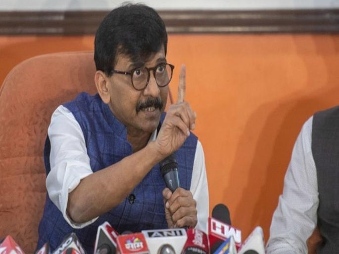 Thackeray group MP Sanjay Raut targets Eknath Shinde and BJP | ...तर फासे उलटे पडू शकतात; आदित्य ठाकरेंच्या निकटवर्तीयावर ईडीची धाड, राऊत संतापले Thackeray group MP Sanjay Raut targets Eknath Shinde and BJP | ...तर फासे उलटे पडू शकतात; आदित्य ठाकरेंच्या निकटवर्तीयावर ईडीची धाड, राऊत संतापले