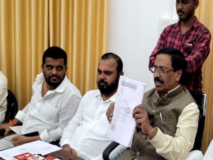 Hundred acres of land belonging to Minister Kesarkar family in Ajgaon Mineral Project area, Vinayak Raut's allegation | आजगाव खनिज प्रकल्प क्षेत्रात मंत्री केसरकर कुटुंबियांची शंभर एकर जमीन, विनायक राऊत यांचा आरोप Hundred acres of land belonging to Minister Kesarkar family in Ajgaon Mineral Project area, Vinayak Raut's allegation | आजगाव खनिज प्रकल्प क्षेत्रात मंत्री केसरकर कुटुंबियांची शंभर एकर जमीन, विनायक राऊत यांचा आरोप