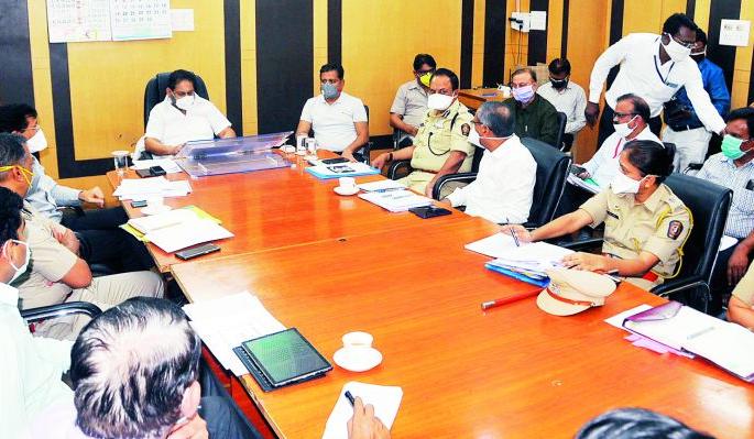 Plan urgently for essential items in Nagpur: Guardian Minister Nitin Raut | नागपुरात जीवनावश्यक वस्तूंसाठी तात्काळ नियोजन करा : पालकमंत्री नितीन राऊत Plan urgently for essential items in Nagpur: Guardian Minister Nitin Raut | नागपुरात जीवनावश्यक वस्तूंसाठी तात्काळ नियोजन करा : पालकमंत्री नितीन राऊत
