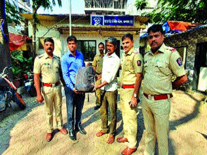 The rickshaw driver returned 3 thousand | रिक्षाचालकाने परत केले २० हजार The rickshaw driver returned 3 thousand | रिक्षाचालकाने परत केले २० हजार